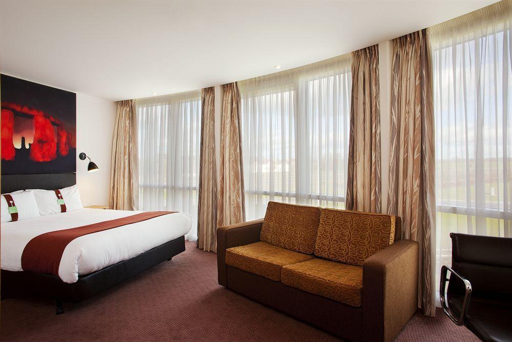 Holiday Inn Salisbury - Stonehenge, An Ihg Hotel Эймсбери Экстерьер фото